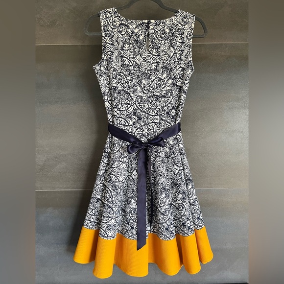 HAANI A-line dress with satin tie - Picture 2 of 6